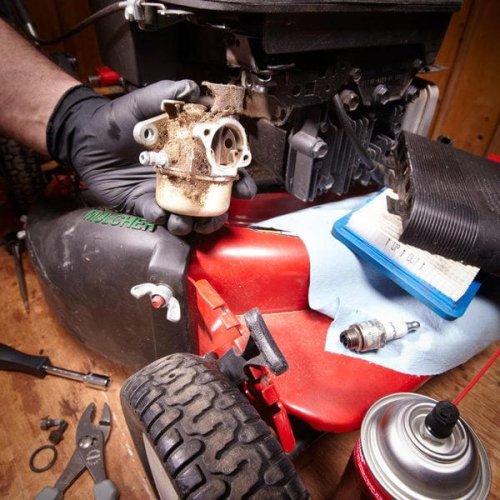 Pro Tips for Cleaning a Lawn Mower Carburetor