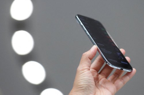 Apple&rsquo;s new ultra-thin iPhone 17 and iPhone Air go for sale in UK today