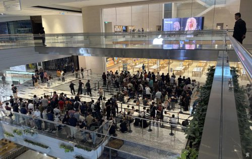 iPhone 17 officially arrives in Malaysia and here&rsquo;s the queue at Apple The Exchange TRX