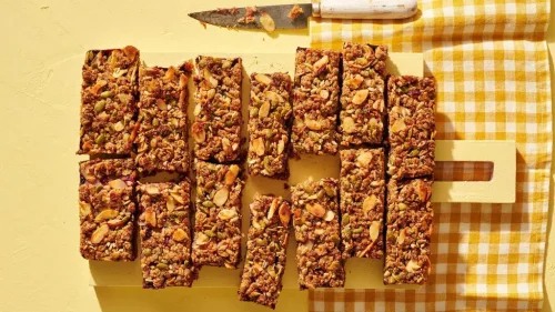 Ingredients, Method, How long will homemade granola bars stay fresh?, More snack recipes, Granola bars