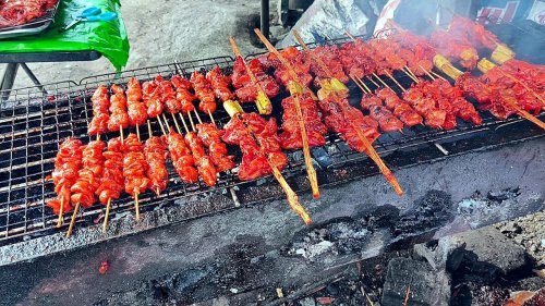 &ldquo;ไก่แดงปิ้งยืนกิน&rdquo; ป้าสมจิตร์ สูตรโบราณ หนึ่งเดียวในตำนาน อ.บ้านโป่ง