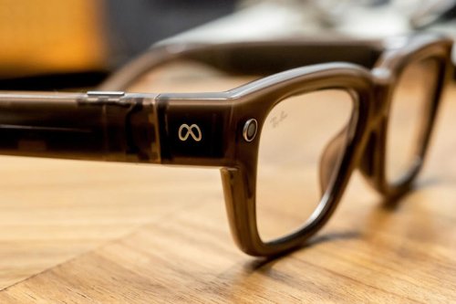 Apple Shelves Vision Headset Revamp to Prioritize Meta-Like AI Glasses