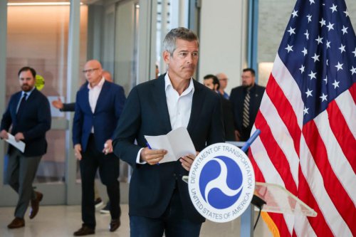 Flight delays and route cuts could be coming as shutdown persists, callouts start