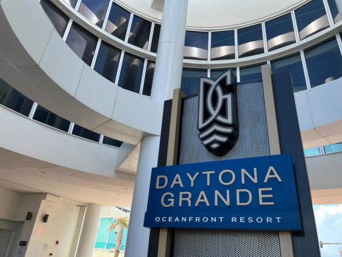 Hilton Daytona Beach Oceanfront Resort is area's largest hotel. What are other biggies?