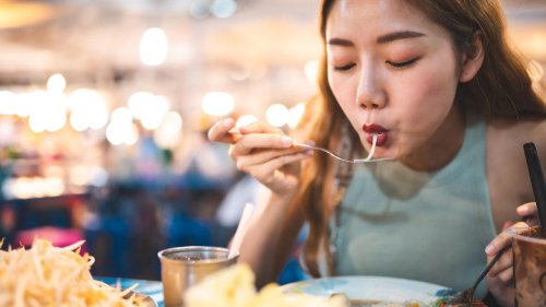1. ของกินจตุจักร อิ่มตั้งแต่เที่ยงวันยันเที่ยงคืน, 2. ของกิน Central World ศูนย์กลางชาวเมือง, 3. ของกิน One Bangkok พิกัดใหม่, 4. ของกิน ลาดพร้าว อร่อย ครบทุกรส, 5. ของกินสยาม คาว-หวาน อร่อยกลางกรุง, 6. ของกินอารีย์ คาเฟ่ ร้านอาหารดัง, 7. ของกินรัชดา ห้วยขวาง คึกคักทั้งกลางวันและกลางคืน, 8. ของกินทรงวาด ถูกใจวัยรุ่น, 9. ของกินเยาวราช จัดเต็มอาหารหลากสไตล์, 10. ของกินพระนคร ย่านเก่าแก่ ของกินอร่อย, Top 10+ ย่านเด็ด ของกินกว่า 200 ร้านอร่อยในกรุงเทพมหานคร สายกินต้องไม่พลาด