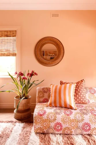 Patterned Sofas Are Making a Comeback &ndash; Here&rsquo;s How You Should Style Them