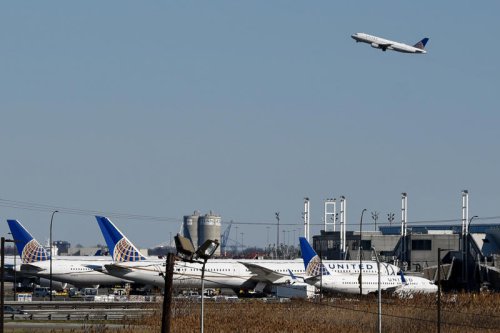 Air travel mostly unaffected by government shutdown, for now, officials say