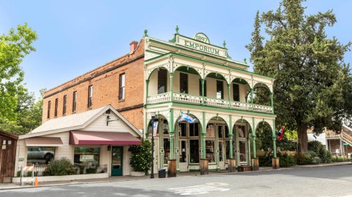California's Hidden Village Is A Quaint Escape With Gold Rush Stories, Old Hollywood Flair, And Historic Railroads
