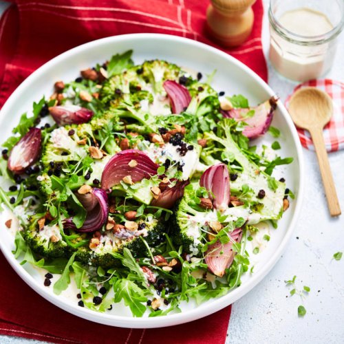 Raw broccoli salad with crispy bacon &amp; haloumi croutons