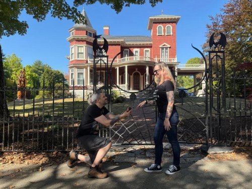 Couple from Brazil gets engaged in front of Stephen King's house in Maine
