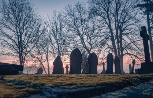 Here's The Difference Between A Cemetery And A Graveyard