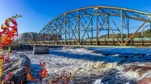 Wedged Between Two Gorgeous Maine Waterways Is A Small New England Town With Cozy Restaurants And Stunning Scenery