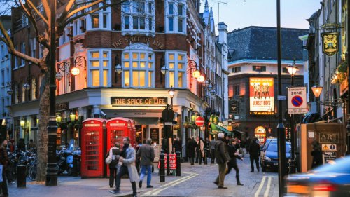 The London Clip Joint scam, The Fiji handicrafts scam, The Hua Hin seafood scam, The Uffizi painting scam, The Vietnam visa overstay scam, Don&rsquo;t be too hard on yourself, Five travel scams you shouldn&rsquo;t be falling for &hellip; but might if your guard&rsquo;s down