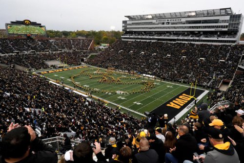 Eats, drinks and places to visit in Iowa City for Oregon football's game at Iowa