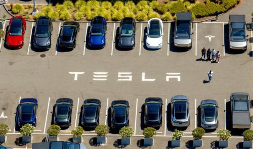 Family blame Tesla&rsquo;s &lsquo;Autosteer&rsquo; for veering car into oncoming truck