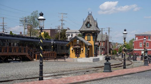 Pennsylvania's 'Little Town That Could' Is Pure Pioneer Chic With Vintage Railcars, Luxe Inns, And Cafes