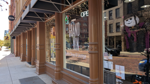 Family-owned wine shop holds holiday event in Grand Rapids