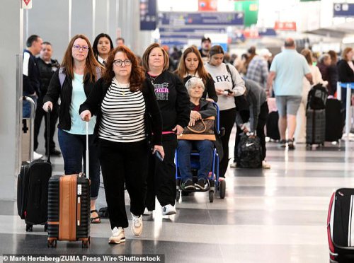 Travel nightmare continues amid government shutdown as ground stop hits Chicago