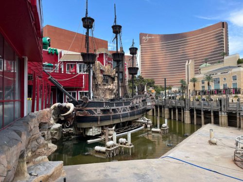 Las Vegas attractions of old returning? Resorts quiet as pirate buzz builds on the Strip
