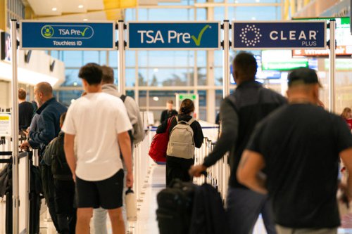 Over 1,100 flights canceled as Midwest snowstorm disrupts travel