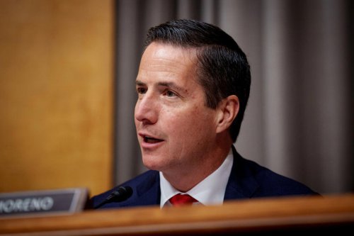 New bill targets dual citizenship in US
