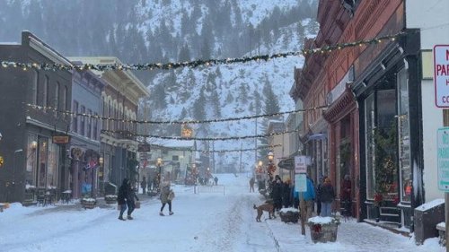Travelers brave heavy Colorado snow, traffic to enjoy Georgetown Christmas Market