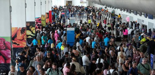 Travel chaos as US winter storm threatens flight delays