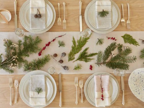 Top 13+ Plants You Can Forage for Beautiful (and Free!) Holiday Decor