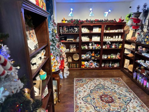 Non-profit art center opens in downtown Sevierville