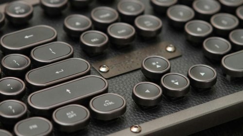 Turn your iPad into a vintage typewriter with this Bluetooth keyboard