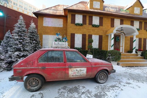 A record-breaking 22-foot &lsquo;Home Alone&rsquo; gingerbread house exists&mdash;see the pics