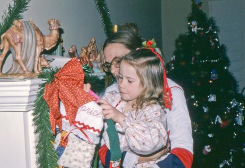Top 18+ vintage Christmas Eve photographs that are a blast from the past