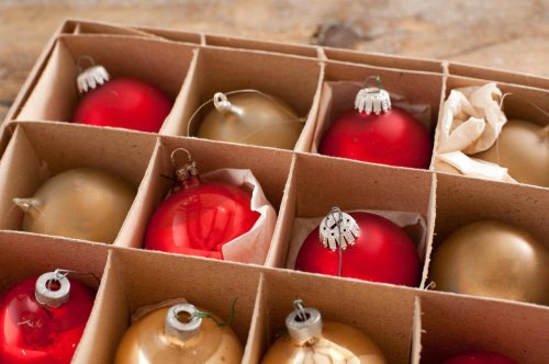 Top 10+ things to throw out ASAP in December, according to professional organizers