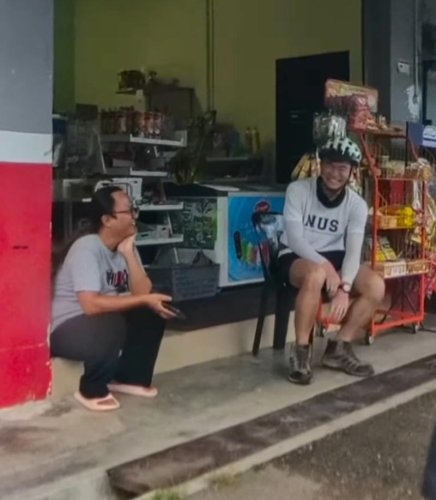 Stranded cyclist meets kind Malaysians who went above and beyond to help him