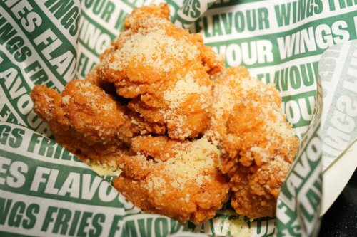 รู้จัก Wingstop น้องใหม่ป้ายแดง พร้อมไขความลับ ทำไมมนุษย์ถึงคลั่งไคล้ ไก่ทอด เมนูนี้มีดีอะไร