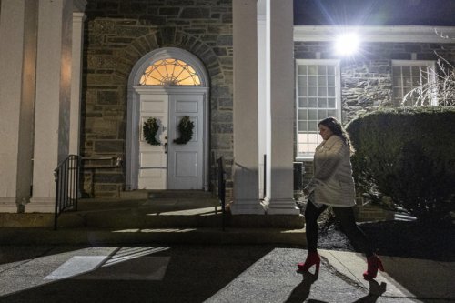 She left the dating parlors and courting buggies of Lancaster behind. Now she&rsquo;s learning to date from scratch.