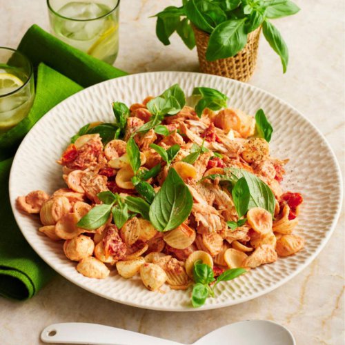 Ginger and chilli chicken rice paper rolls