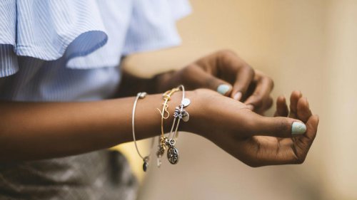 Top 10+ pieces of jewelry men instantly notice &amp; 10 they don't care about