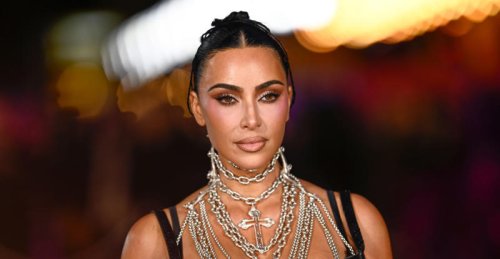 Jessica Simpson, Lucy Hale, Chrissy Teigen, Patricia Heaton, Megan Fox, Kim Kardashian, Jim Carrey, Blake Lively, Katy Perry, Natalie Portman, Tyra Banks, Eminem, Joe Manganiello, Eva Mendes, Kelly Osbourne, Russell Brand, Calvin Harris, Shania Twain, Tyler The Creator, Daniel Radcliffe, Bradley Cooper, James Franco, Kim Catrall, Eric Clapton, Colin Farrell, Jennifer Hudson, Gerard Butler, Kristin Davis, Tobey Maguire, Jada Pinkett-Smith, Ewan Mcgregor, Christina Ricci, Chris Martin, Leona Lewis, Celebrities who choose an alcohol-free lifestyle