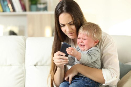 The group chat makes you feel anxious, It doesn&rsquo;t feel like a safe space, It feels passive aggressive, You feel drained after spending time with them, You feel like you are back at school, Reach out to more friendly people in the group, Mute group chats&hellip; or leave them completely, Attend in-person community group sessions, Seek validation and help from other avenues, The five signs that show your mum group has become toxic