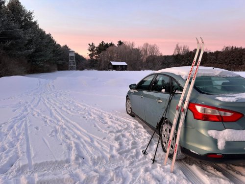 A winter storm threatens to bring blizzards and ice to parts of the US., hampering holiday travel