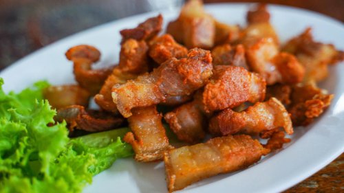 1. ปีกไก่ทอดน้ำปลา, 2. หมูสามชั้นทอดกรอบ, 3. ไส้กรอกค็อกเทล, 4. นักเก็ตไก่ทอด, 5. เอ็นไก่ทอดกรอบ, 6. เฟรนช์ฟรายส์ทอดมันฝรั่ง, 7. หมูแดดเดียวทอด, 8.&nbsp;ลูกชิ้นทอดรวม, 9. ปอเปี๊ยะทอด, 10.&nbsp;ยำวุ้นเส้น, ไอเดีย 10 เมนูของกินเล่น กับแกล้มปีใหม่ 2569 ทำง่ายๆ อร่อยเพลิน