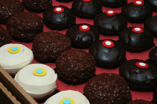Sprinkles, known for celeb fans and cupcake ATMs, shuts down abruptly