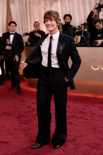 Connor Storrie wears a jewelry icon for his Golden Globes debut