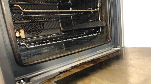 This vinegar steam trick will rid your oven of grease and grime &mdash; here's how to do it