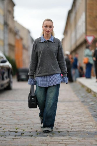 Oversized sweaters always look incredibly chic when styled this way