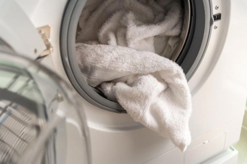 Should Towels Be Washed Separately?, How Can Towels Damage Clothes?, Can Towels Be Washed With Bedding?&nbsp;, Four Tips For Washing Towels, Mistakes To Avoid, Should you wash towels with clothes? Most people get this wrong