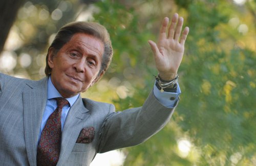 Fashion giant Valentino Garavani, who dressed Hollywood and royalty, dies at 93