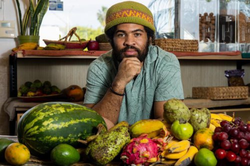 A new food hub brings fresh produce and alkaline soursop fish sandwiches to South LA