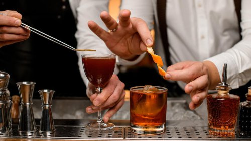 I was a bartender for 3 years. Here's how to get treated like a regular (even on your first visit)